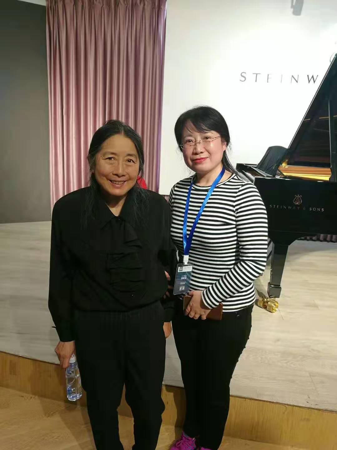 与国际著名钢琴家陈必先教授合影